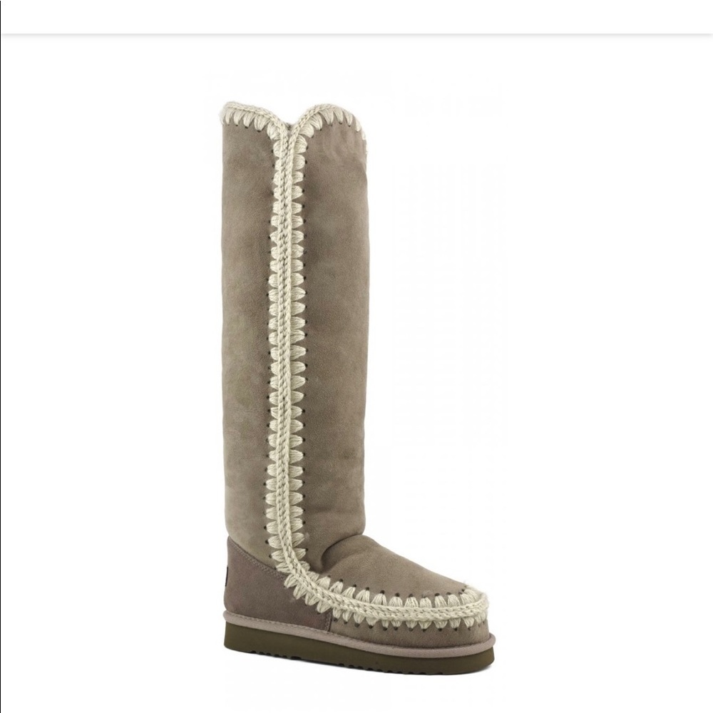 Womens Tall Mou Eskimo shearling boots: size 7, like New - Worn for 1 hour.